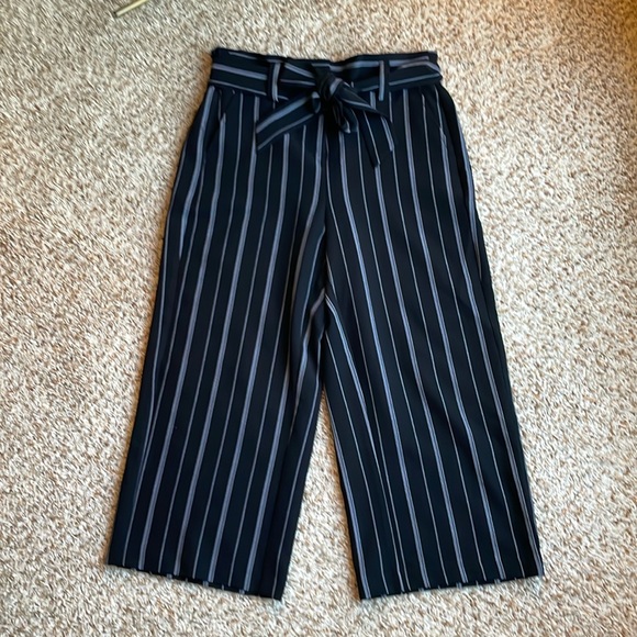 NWOT Cropped wide leg trousers with paper bag waist - Picture 4 of 10